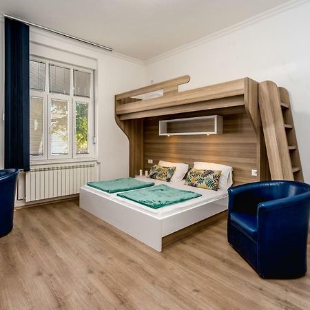 Ikar Apartments Belgrado Esterno foto