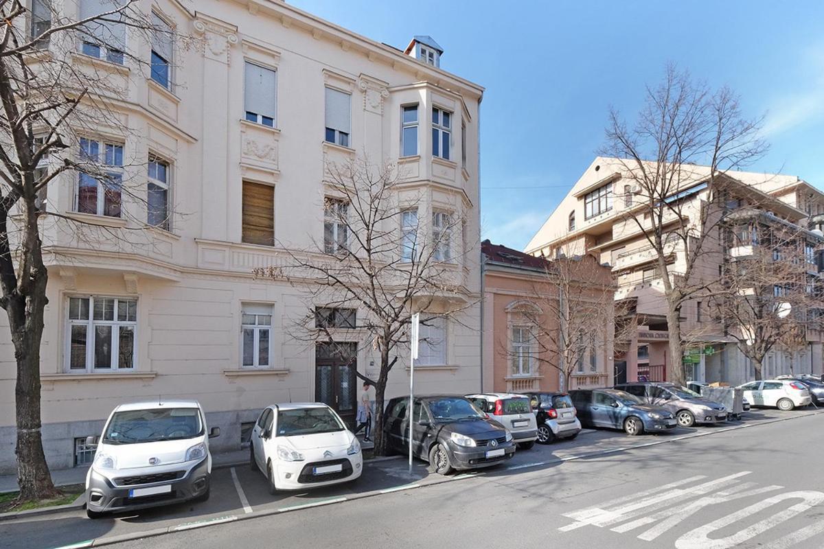 Ikar Apartments Belgrado Esterno foto