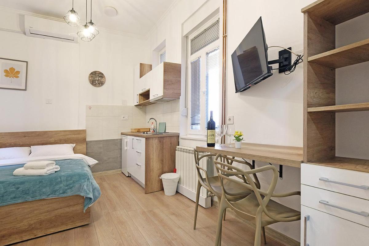 Ikar Apartments Belgrado Camera foto