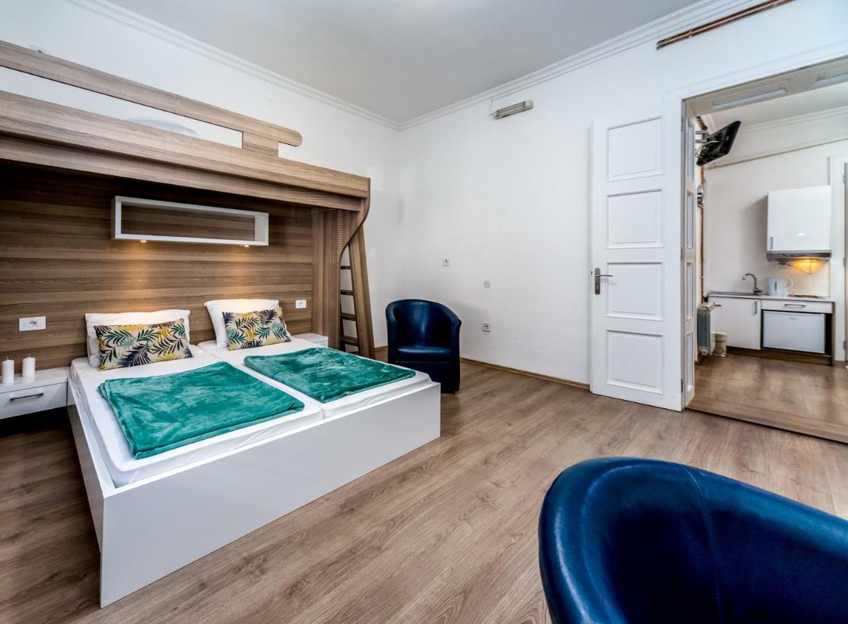 Ikar Apartments Belgrado Esterno foto