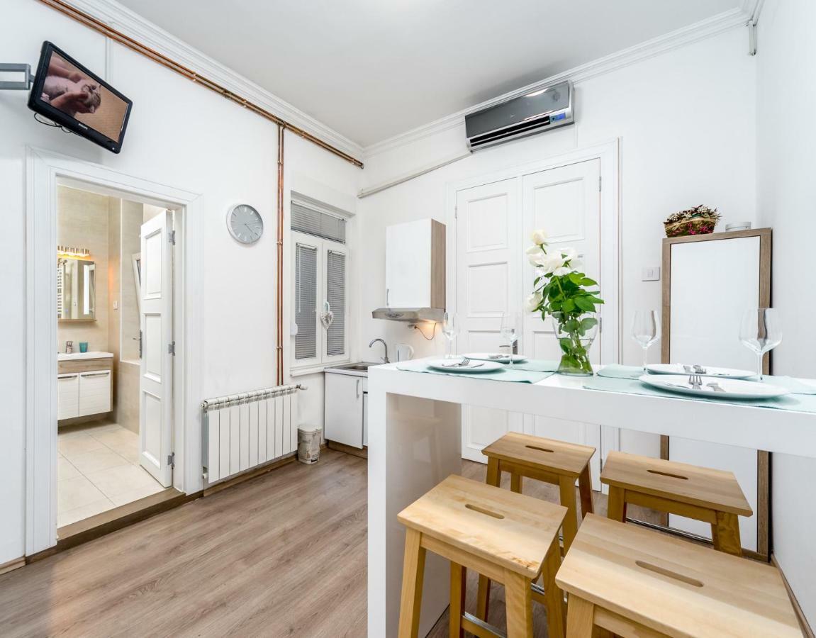 Ikar Apartments Belgrado Esterno foto